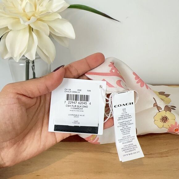 NWT Coach Floral Cluster Print‎ Silk Diamond Scarf - Picture 3 of 6